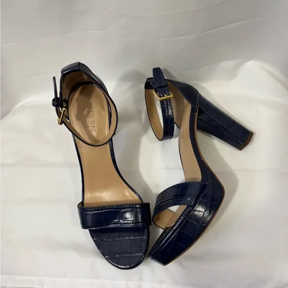 Lauren Ralph Lauren Sleek Navy Heels - Picture 2 of 12